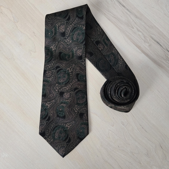 🇨🇵LANVIN Black and Green Paisley Tie - Picture 4 of 8